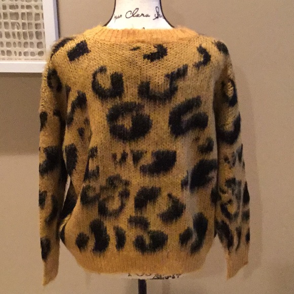 Leopard Print Sweater - Picture 3 of 5